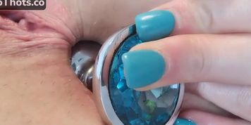 onlyevamarie Inserts Buttplug Up Close