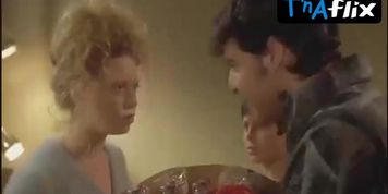 Marisa Tomei Sexy Scene  in Slums Of Beverly Hills