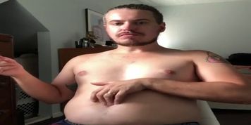 Fat Gainer Eats Mac N Cheese Bites