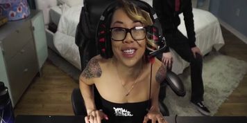 Gamer Girl FAIL - Accidental Sex On Live-Stream Leaked!!