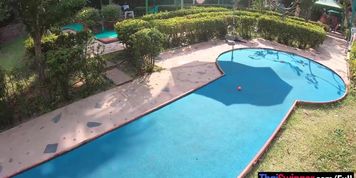 Amateur Thai is really bad at minigolf but good at sex