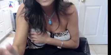 Amateur Mature Woman Orgasming On Webcam Show