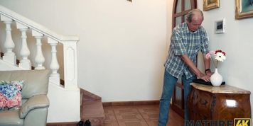 MATURE4K. Old Elle with huge boobs fucked her gardener in doggy and ended up in court (Hot Pearl)