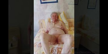 Omageil Horny granny masturbation her old pussy