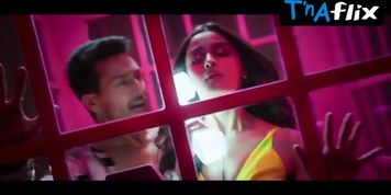 Alia Bhatt Sexy Scene  in Student Of The Year