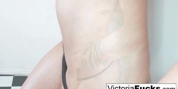 Blonde Victoria White rubs her pussy!