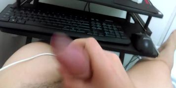 D&aacute;ndome paja en la computadora
