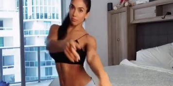 VANIA BLUDAU SEXY DANCE