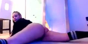 Latina shakes phat ass