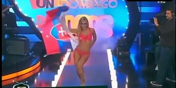 Sofia Macaggi Butt,  Breasts Scene  in Un Domingo De Locos