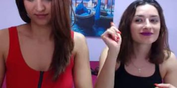 2 sexy best girlfriends masturbating live on webcam
