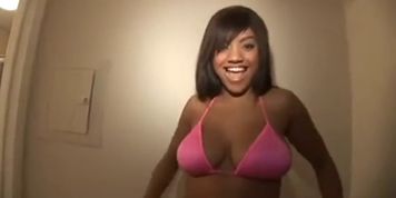 Slut Fucks Herself Til She Squirts