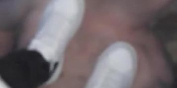 Street trampling sneakers