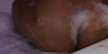 Shaking That Ass In The Jacuzzi 