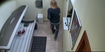Blonde Hottie Secretely Masturbating in Public Solarium (Hiddencam___)