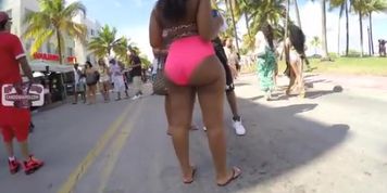 Phat booty in bikini
