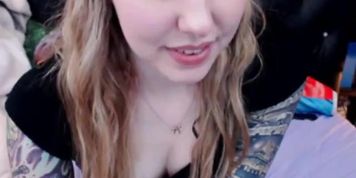 Model flashes her boobs on webcam