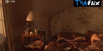 Eva Habermann Breasts Scene  in Rosamunde Pilcher