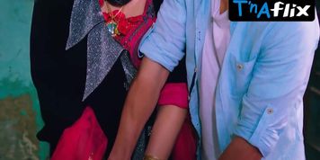 Zaina Mansour Sexy Scene  in Al Ma Wal Khodra Wal Wajh Al Hassan