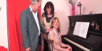 joven se lo monta con viejo