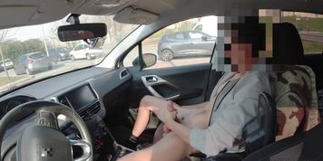 Cock Flash Car Part 1. Mostro Il Cazzo A Due Troiette Che Chiacchierano