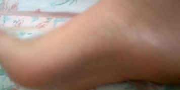 Podolatria p&eacute;s suados ap&oacute;s academia chul&eacute; filmando solas de perto p&eacute;s da domme feet pesinhos p&eacute; meia