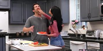 Twistys - Food Fight Screw - Gina Valentina,Donnie Rock (Lauren Lee)