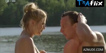 Nina Bott Breasts Scene  in Inga Lindstrom