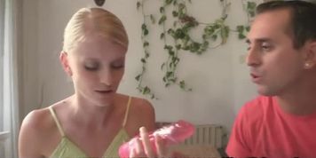 She toying pussy and sucking dick