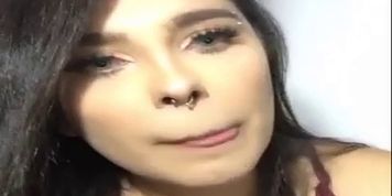 Facecast novinha brasileira ense&ntilde;a peitos