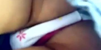 Upskirt da novinha de sainha na festa grande pacot&atilde;o 