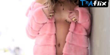Adele Exarchopoulos Sexy Scene  in Adele Exarchopoulos Gq Us 2013