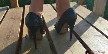 High heels going fishing (FULL video on Only Fans)