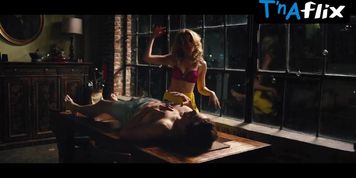 Elizabeth Banks Underwear Scene  in Walk Of Shame