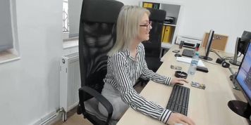 hotdesire18-2021-01-14 pt 1 (Office Lady)