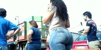 thick thigh milf candid