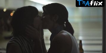 Gaby Hoffmann Lesbian Scene  in Transparent