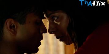 Aysha Kala Sexy Scene  in Indian Summers