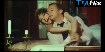 Lia Tanzi Breasts Scene  in Bollenti Spiriti