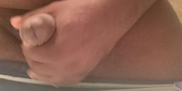Me cumming not alot tho (Watch me cum)