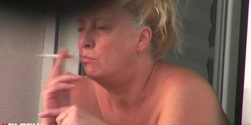 Vecina fumadora 1