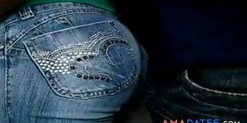Encoxando amiga da bunda durinha com jeans - video 1