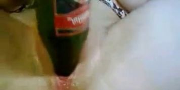 Webcam Bottle Girl - video 1
