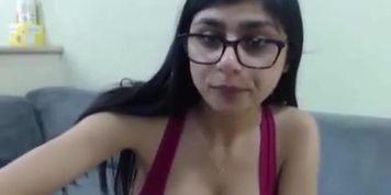Cenando con las tetas de Mia Khalifa en vivo - 5 de Junio de 2016 (Mia Callista)