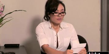 Asian hottie knows what a guy wants (Asa Akira)