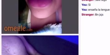 Girls tongue play
