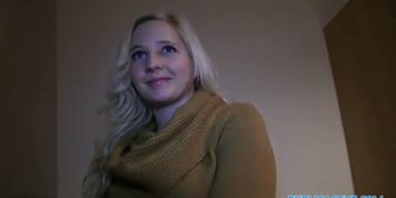 PublicAgent - Alice Necesita Dinero (Olga Shkabarnya)