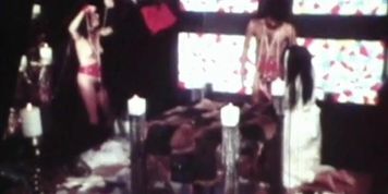 Young Dracula   Freak Out M-1