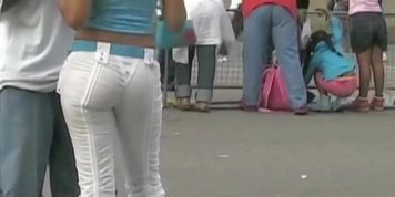 Alluring ebony ass caught on street candid cam