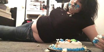 Chubby teen gorges on cake